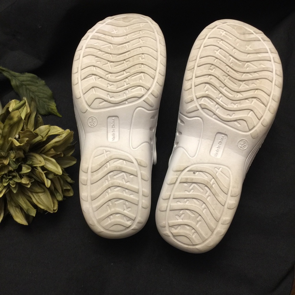 Black Star-White Clogs, Size: 9 - Picture 4 of 4